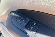 Ford Focus LX 16V.. CREAM UPHOLSTERY.. IDEAL FAMILY CAR.. NEW MOT 14