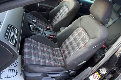 Volkswagen Golf GTI PERFORMANCE TSI DSG - PANORAMIC SUNROOF  25