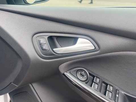 Ford Focus 1.0T EcoBoost Titanium Euro 6 (s/s) 5dr 31