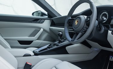 Porsche 911 Carrera GTS (992) 11