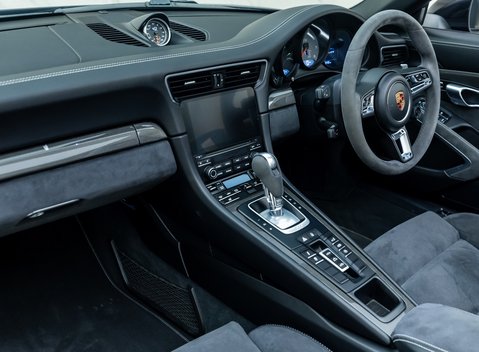 Porsche 911 Carrera GTS CABRIOLET (991.2) 19