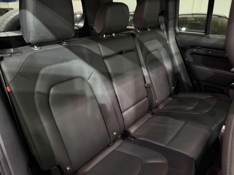 Land Rover Defender 3.0 D300 MHEV X-Dynamic HSE SUV 5dr Diesel Auto 4WD Euro 6 (s/s) (300 ps) 40