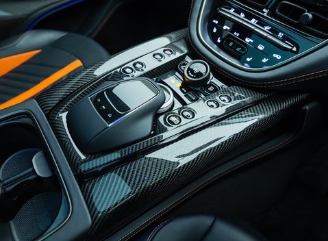 Aston Martin DBX 707 25