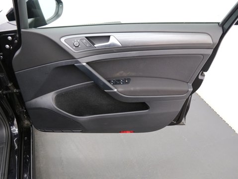 Volkswagen Golf 35.8kWh e-Golf Auto 5dr 19