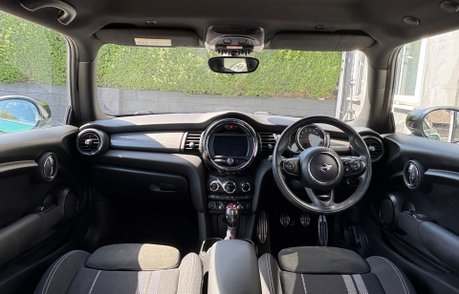 Mini Hatch Cooper 1.5 Sport Comfort / Navigation 3 door - SAT NAV - JCW STYLING 11