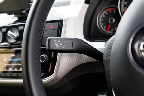 Volkswagen Up HIGH UP TSI 16