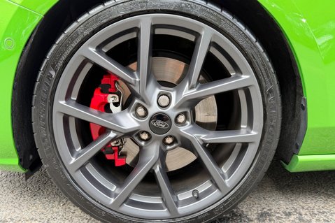 Ford Focus ST -PAN ROOF -PARKING/PERFORMANCE/ASSIST PACKS -HUD -B&O - MEAN GREEN 66