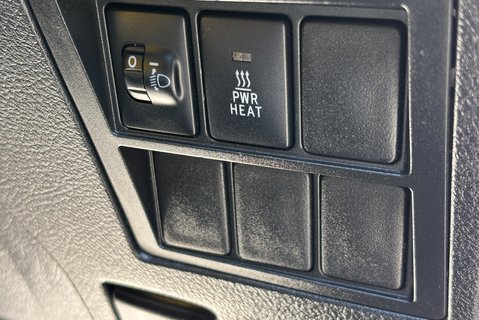 Toyota Hilux Active 4WD Ecb Arborous Tipper Truck - New Body 33