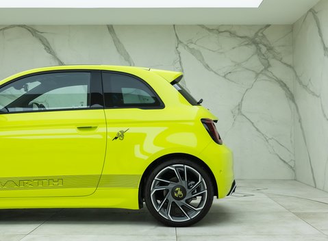Abarth 500e Scorpionissima 42