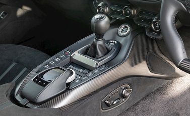 Aston Martin V8 Vantage 18