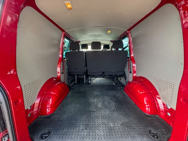 Volkswagen Transporter Crew Cab [SOLD SM] AUTO SWB T30 EDITION 2.0 150ps BMT L1H1 Kombi Air Con 10