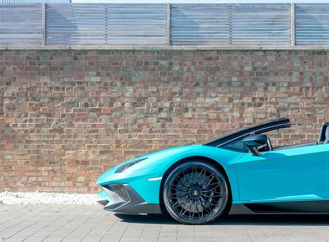 Lamborghini Aventador SV LP750-4 Roadster 27