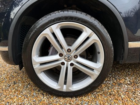 Volkswagen Touareg 3.0 TDI V6 R-Line Plus Tiptronic 4WD Euro 6 (s/s) 5dr 14