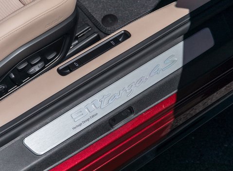 Porsche 911 (992) Targa 4S Heritage Design Edition 24