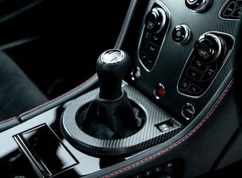 Aston Martin Vantage GT8 18