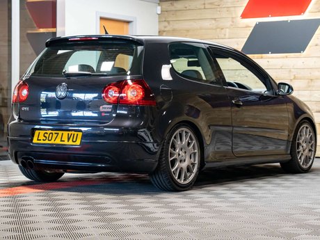 Volkswagen Golf 2.0 Golf GTi Edition 30 230 3dr 4