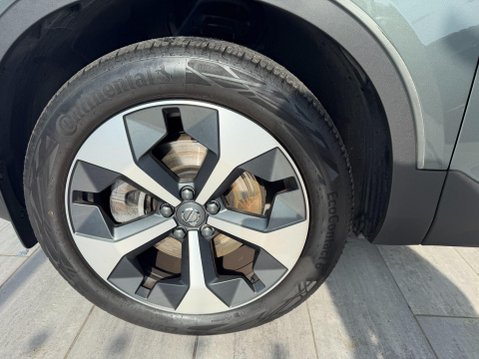 Volvo XC40 2.0 B4 MHEV Plus Dark DCT Auto Euro 6 (s/s) 5dr 28