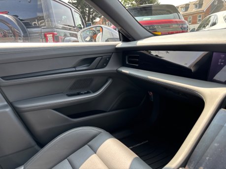 Porsche Taycan Performance Plus 93.4kWh Saloon 4dr Electric Auto RWD (476 ps) 38