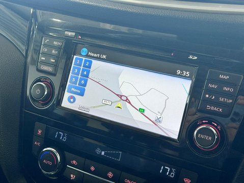 Nissan Qashqai 1.2 DIG-T Tekna 2WD Euro 5 (s/s) 5dr 17