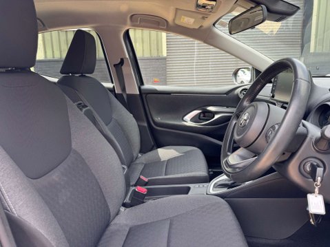 Toyota Yaris 1.5 Yaris Design HEV CVT 5dr 52