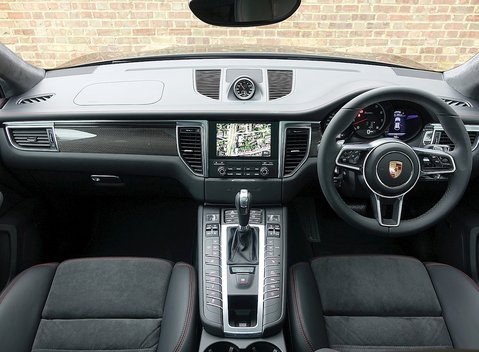Porsche Macan Turbo Performance Package 19