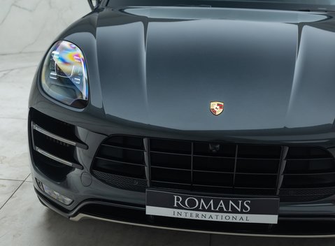 Porsche Macan TURBO 31
