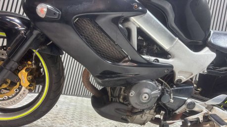 Honda VTR 1997 1000CC V TWIN 30K PROJECT BIKE SPARES OR REPAIR 23