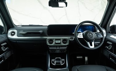 Mercedes-Benz G Class G400d AMG LINE PREMIUM PLUS 18