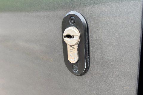 Volkswagen Crafter CR35 L3 H2 140 ps Tdi DSG Trendline Panel Van 22