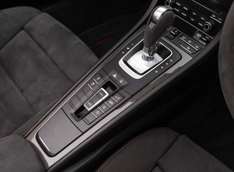 Porsche 911 Targa 4 GTS (991.2) 12