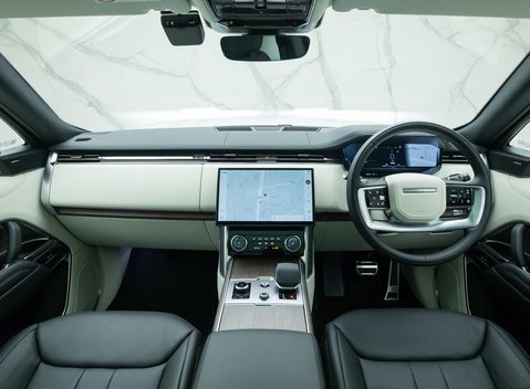 Land Rover Range Rover P440e SE 19