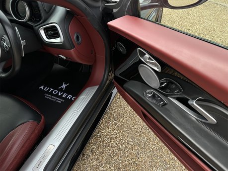 Aston Martin DB11 4.0L V8 Coupe 75