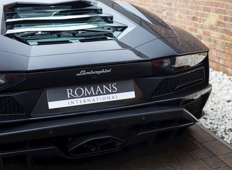 Lamborghini Aventador S LP740-4 25