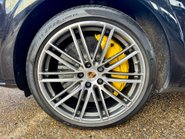 Porsche Cayenne TURBO S 12