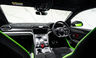 Lamborghini Urus PERFORMANTE 30