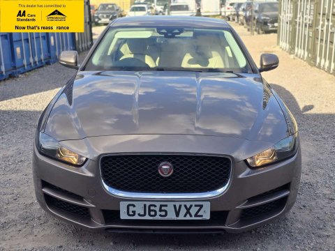 2015 Jaguar XE thumbnail 3