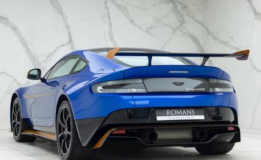 Aston Martin Vantage GT8 3