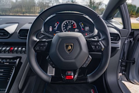 Lamborghini Huracan LP640-4 EVO 12