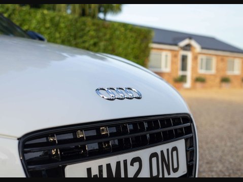 Audi R8 5.2 R8 Spyder Quattro V10 Semi-Auto 4WD 2dr 23