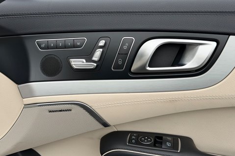 Mercedes-Benz SL Series SL400 AMG SPORT - HARMAN KARDON -PORCELAIN LEATHER  33