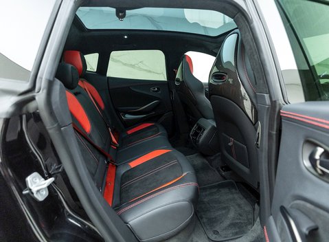 Aston Martin DBX 707 13