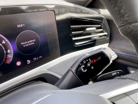 Volkswagen Passat 1.5 TSI eHybrid 19.7kWh R-Line Estate 5dr Petrol Plug-in Hybrid DSG Euro 6 17