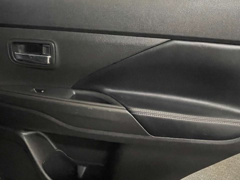 Mitsubishi Outlander 2.0 Outlander Exceed CVT 4WD 5dr 32