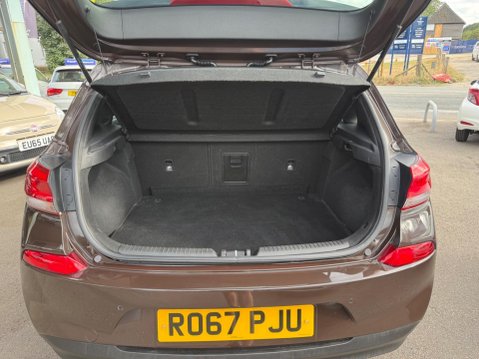 Hyundai i30 1.6 CRDi Blue Drive Premium Euro 6 (s/s) 5dr 36