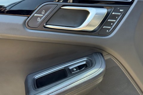 Porsche Macan PDK - 21" TURBO WHEELS -PAN ROOF -BOSE -PASM -CAMERA -£15K EXTRAS  28
