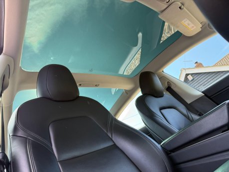 Tesla Model 3 Standard Range Plus Auto RWD 4dr 3
