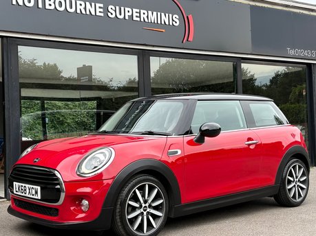 Mini Hatch Cooper 1.5 Petrol Manual Chili / Media XL 3 door - SAT NAV + APPLE CAR PLAY
