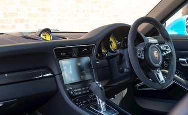 Porsche 911 (991.2) Turbo S Cabriolet 17