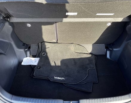 Toyota Yaris 1.5 Yaris Design HEV CVT 5dr 68