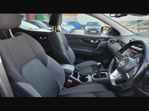 Nissan Qashqai DIG-T N-CONNECTA 19